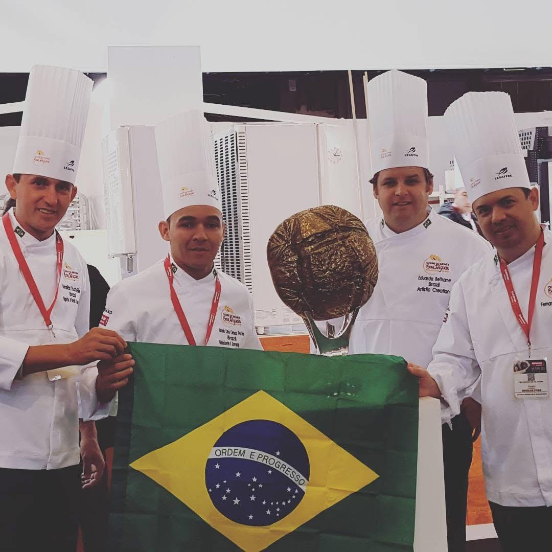 Chef Fernando com a seleção brasileira de panificação na Coupe du Monde