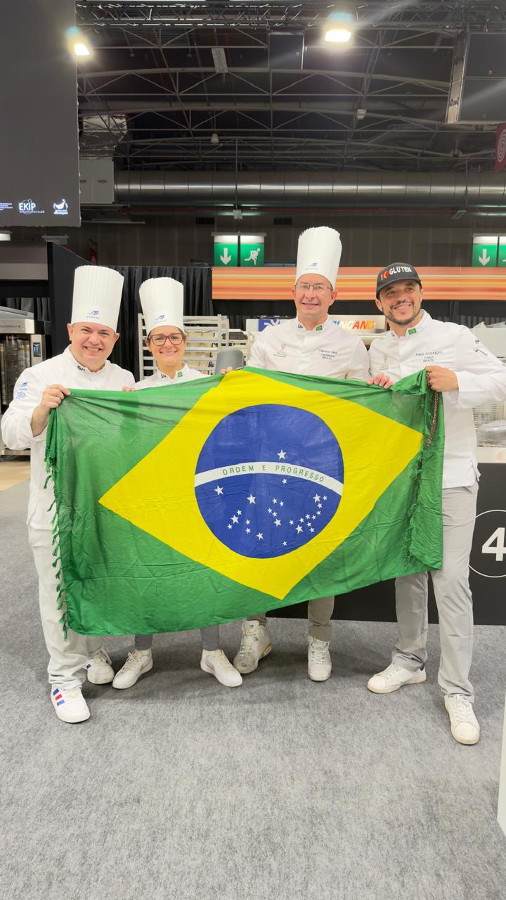 Chef Fernando de Oliveira representando o Brasil em competição internacional
